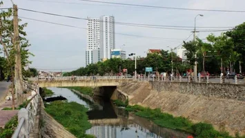 Tăng cường thu gom, xử lý nước thải nhằm khắc phục ô nhiễm tại cầu Kênh Bắc