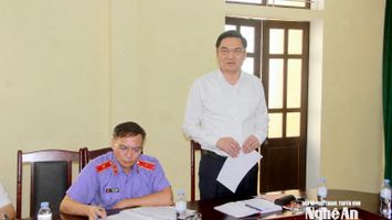 Phó Bí thư Thường trực Tỉnh ủy Hoàng Nghĩa Hiếu dự sinh hoạt Chi bộ Viện Kiểm sát nhân dân Khu vực 5 - Nghệ An