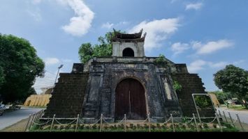 Nụ cười trên vòm thành cổ