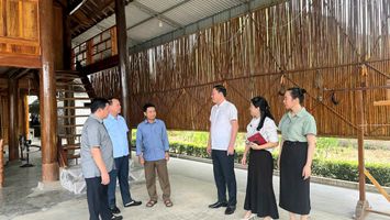 Ban Văn hóa - Xã hội HĐND tỉnh khảo sát các điểm du lịch cộng đồng tại xã Con Cuông và xã Môn Sơn