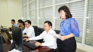 Phát huy hiệu quả của đường dây điện thoại trực tuyến tại kỳ họp HĐND tỉnh.