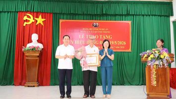 Đồng chí Thái Thị An Chung, Phó Trưởng Đoàn ĐBQH tỉnh dự Hội nghị sơ kết công tác xây dựng Đảng 6 tháng đầu năm 2026 tại xã Quỳnh Thắng