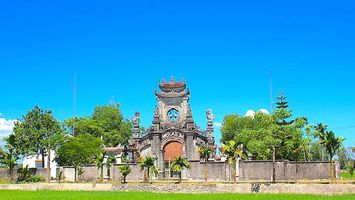 Về Thanh Chương, chiêm ngưỡng ngôi phủ 500 năm