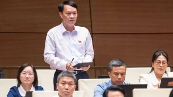 PHÁT TRIỂN ĐÔ THỊ VÀ KHU KINH TẾ ĐẶC BIỆT: KHÔNG ĐỂ KẼ HỞ LÀM ẢNH HƯỞNG ĐẾN QUỐC PHÒNG - AN NINH