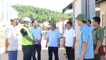 Đoàn công tác của đồng chí Dương Đình Chỉnh, Phó Chủ tịch Thường trực HĐND tỉnh khảo sát, làm việc tại xã Hải Lộc
