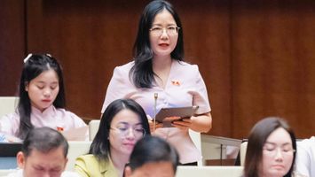 Đại biểu Nguyễn Thị Minh Tú đề nghị minh bạch cấp băng tần, giảm thủ tục, rõ cơ chế chia sẻ hạ tầng viễn thông