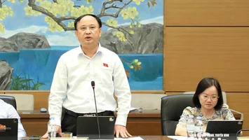 Đại biểu Quốc hội đoàn Nghệ An góp ý hoàn thiện các dự án luật về quốc phòng và phổ biến pháp luật