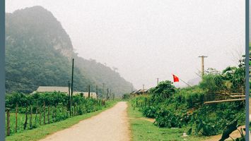 Đẩy nhanh bàn giao công trình điện và cải tạo lưới điện tại bản Kẻ Tắt, Bá Hạ