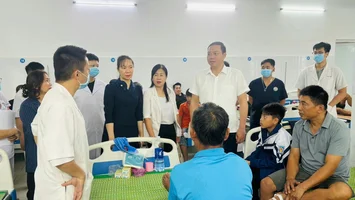 Gỡ "nút thắt" y tế cơ sở từ tự chủ tài chính đến bài toán "chảy máu chất xám"