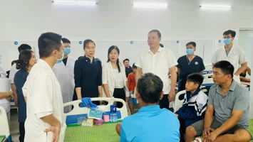 Gỡ "nút thắt" y tế cơ sở từ tự chủ tài chính đến bài toán "chảy máu chất xám"