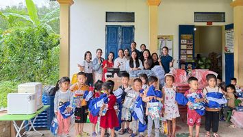 Người kết nối những trái tim yêu thương về với bản làng