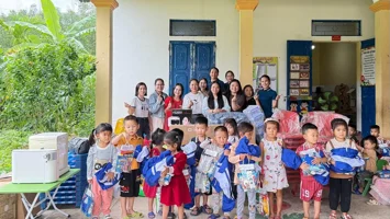 Người kết nối những trái tim yêu thương về với bản làng