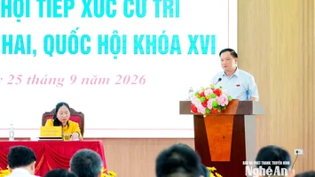 Bí thư Tỉnh ủy, Trưởng Đoàn ĐBQH tỉnh Nguyễn Khắc Thận tiếp xúc cử tri xã Châu Khê