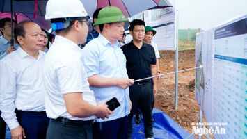 Bí thư Tỉnh uỷ Nguyễn Khắc Thận kiểm tra tiến độ xây dựng Trường nội trú liên cấp Châu Khê
