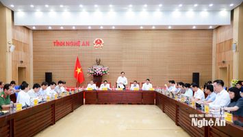 Xem xét phương án quy định khung số lượng, tên gọi các phòng chuyên môn và số lượng Phó Chủ tịch UBND cấp xã