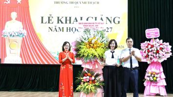 Đồng chí Thái Thị An Chung, Phó Trưởng Đoàn ĐBQH tỉnh dự Lễ khai giảng tại Trường Tiểu học Quỳnh Thạch