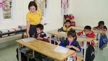 Trường lớp vùng khó: Cần thêm những chính sách gì?