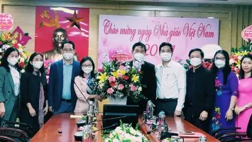 Đoàn ĐBQH tỉnh chúc mừng Ngày Nhà giáo Việt Nam và Ngày truyền thống Mặt trận Tổ quốc Việt Nam