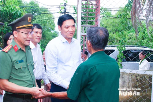 Tăng cường tiếp xúc, đối thoại để lắng nghe dân, giải quyết việc dân cần