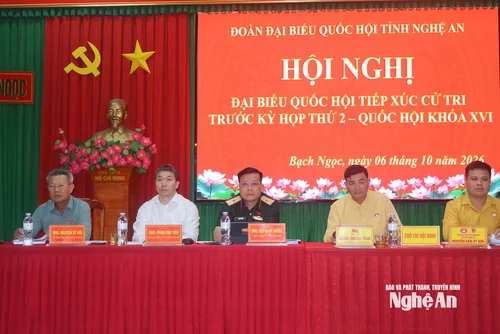 Đoàn đại biểu Quốc hội tỉnh Nghệ An tiếp xúc cử tri xã Bạch Ngọc
