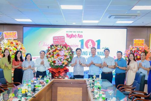 Lãnh đạo HĐND tỉnh, Đoàn ĐBQH tỉnh chúc mừng Báo và phát thanh, truyền hình Nghệ An nhân Ngày Báo chí cách mạng Việt Nam