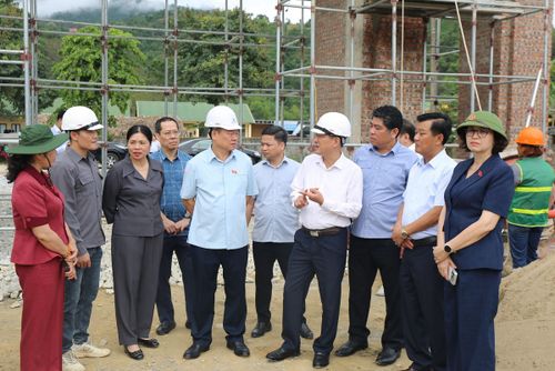 HỘI ĐỒNG DÂN TỘC KHẢO SÁT VIỆC THỰC HIỆN CHÍNH SÁCH, PHÁP LUẬT VỀ LĨNH VỰC ĐẤT ĐAI, Y TẾ, GIÁO DỤC DÀNH CHO ĐỒNG BÀO DÂN TỘC THIỂU SỐ, VÙNG DÂN TỘC THIỂU SỐ VÀ MIỀN NÚI TẠI NGHỆ AN