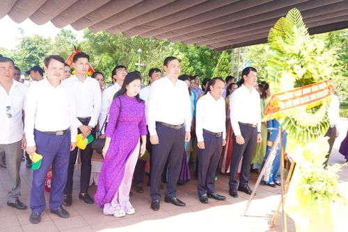 Hành trình tri ân trên "đất lửa" Quảng Trị: Khúc tráng ca bất tử của khát vọng hòa bình