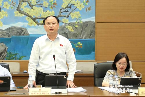 Đại biểu Quốc hội đoàn Nghệ An góp ý hoàn thiện các dự án luật về quốc phòng và phổ biến pháp luật