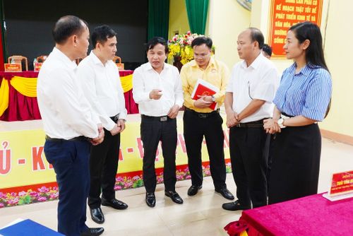 Phó Chủ tịch HĐND tỉnh Nguyễn Như Khôi tiếp xúc cử tri tại xã Vân Du