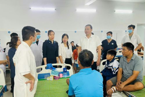 Gỡ "nút thắt" y tế cơ sở từ tự chủ tài chính đến bài toán "chảy máu chất xám"