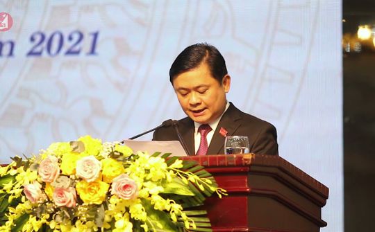 Đồng chí Thái Thanh Quý - Ủy viên BCH Trung ương Đảng, Bí thư Tỉnh ủy, Trưởng Đoàn ĐBQH tỉnh, Chủ tịch HĐND tỉnh phát biểu khai mạc kỳ họp thứ 4, HĐND tỉnh khóa XVIII