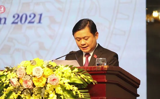 Đồng chí Thái Thanh Quý - Ủy viên BCH Trung ương Đảng, Bí thư Tỉnh ủy, Trưởng Đoàn ĐBQH tỉnh, Chủ tịch HĐND tỉnh phát biểu khai mạc kỳ họp thứ 4, HĐND tỉnh khóa XVIII