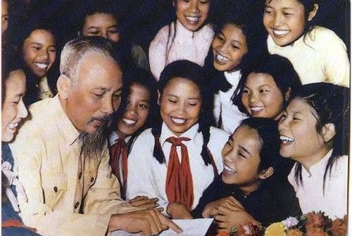 Video: Ai yêu Bác Hồ Chí Minh hơn thiếu niên nhi đồng