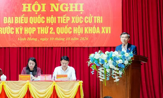 Giám đốc Học viện Chính trị Quốc gia Hồ Chí Minh Đoàn Minh Huấn tiếp xúc cử tri phường Vinh Hưng