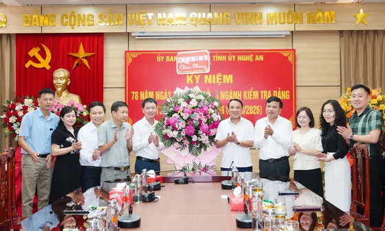 Thường trực HĐND tỉnh và Đoàn ĐBQH tỉnh chúc mừng ngày truyền thống Ban Tổ chức, Ủy ban Kiểm tra và Văn phòng Tỉnh ủy