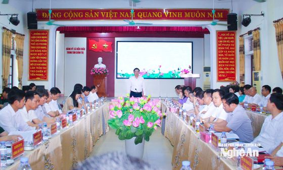 Đồng chí Hoàng Nghĩa Hiếu làm việc với 8 xã vùng đồng bằng và ven biển