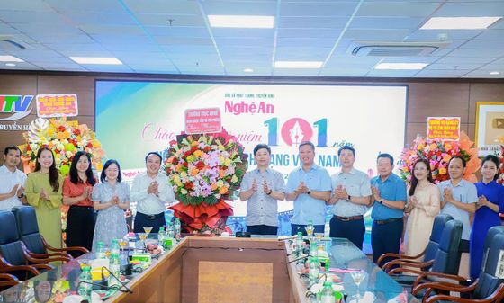 Lãnh đạo HĐND tỉnh, Đoàn ĐBQH tỉnh chúc mừng Báo và phát thanh, truyền hình Nghệ An nhân Ngày Báo chí cách mạng Việt Nam