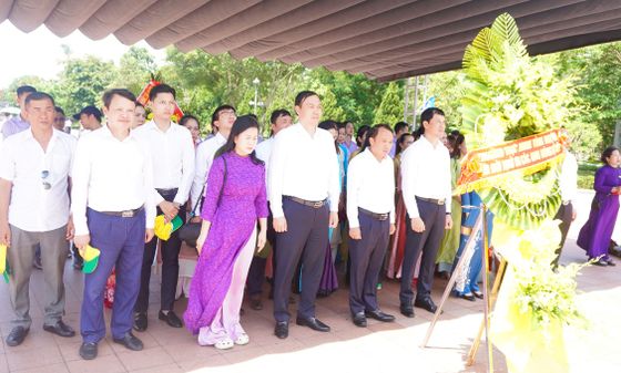 Hành trình tri ân trên "đất lửa" Quảng Trị: Khúc tráng ca bất tử của khát vọng hòa bình