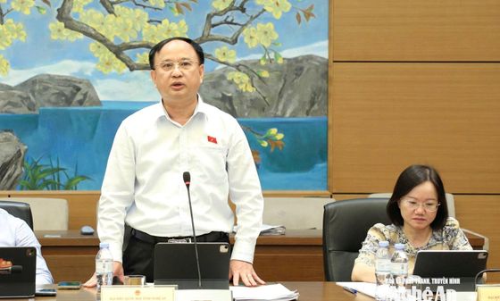 Đại biểu Quốc hội đoàn Nghệ An góp ý hoàn thiện các dự án luật về quốc phòng và phổ biến pháp luật