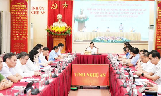 Thúc đẩy khoa học, công nghệ và chuyển đổi số, tạo động lực bứt phá kinh tế - xã hội