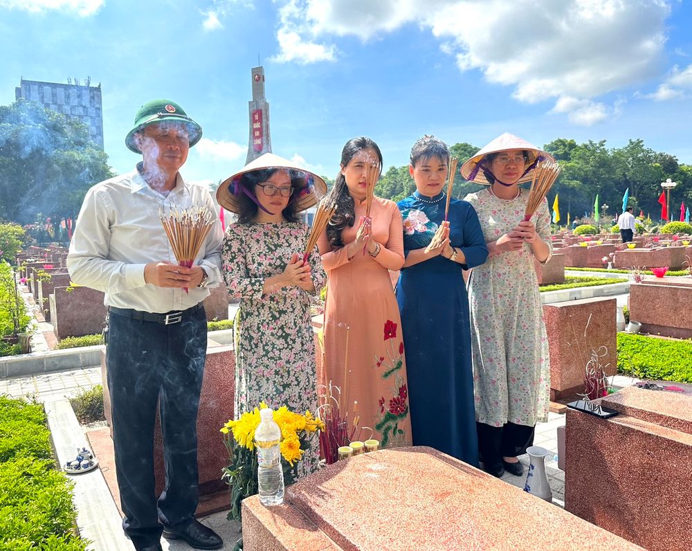 co-quan-van-phong-doan-dbqh-va-hdnd-tinh-dang-huong-tai-nghia-trang-liet-si-thanh-pho-vinh--n2.jpg