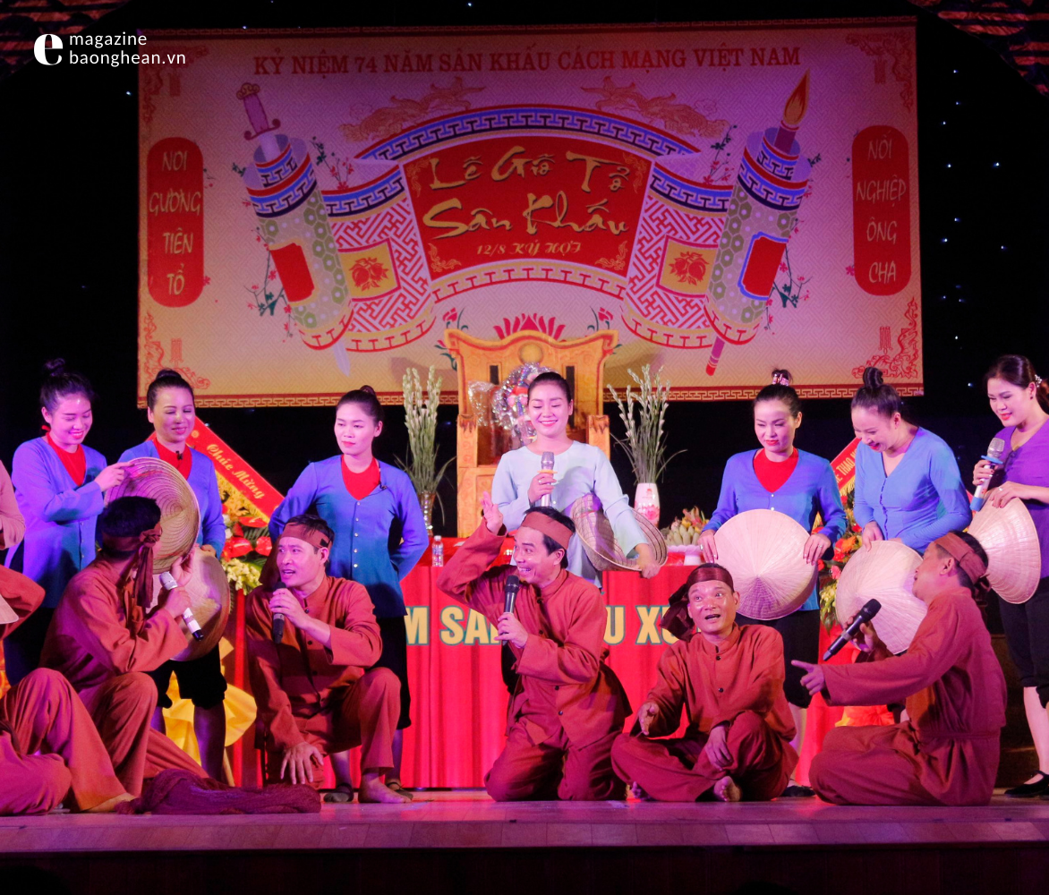 anh-giua-ema-doan-hop-2.png