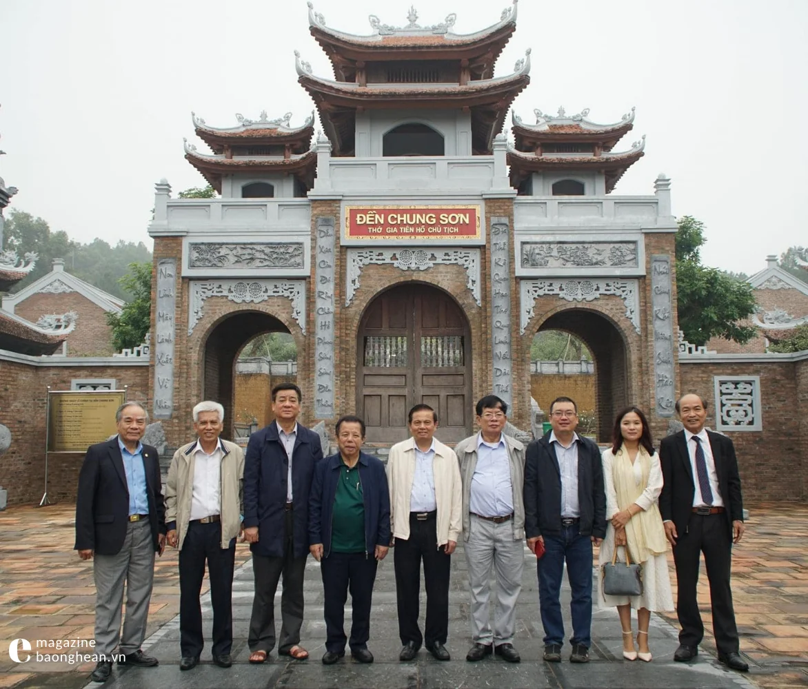 anh-giua-ema-doan-hop-4.png