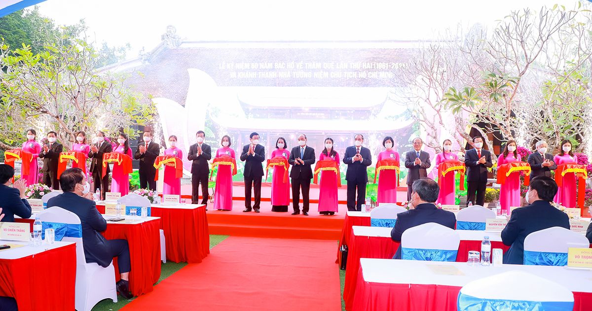 cac-dong-chi-lanh-dao-nguyen-lanh-dao-dang-nha-nuoc-va-tinh-nghe-an-cat-bang-khanh-thanh-nha-tuong-niem-chu-tich-ho-chi-minh--thanh-duy.jpg