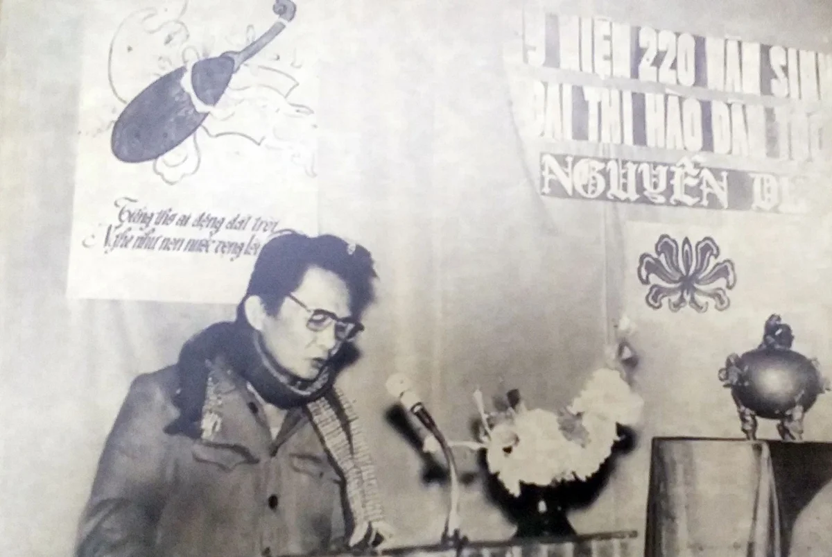 nha-giao-nguyen-trung-hieu-trong-dip-ky-niem-220-nam-ngay-sinh-dai-thi-hao-nguyen-du--anh-vien-spxh.jpg