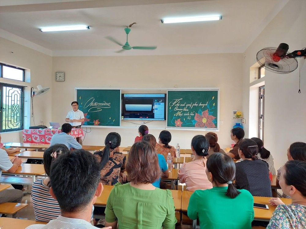 tat-ca-cac-khoan-thu-phai-duoc-cong-khai-den-toan-bo-phu-huynh-trong-anh-buoi-hop-phu-huynh-cua-truong-thpt-thanh-chuong-3-1258.jpg