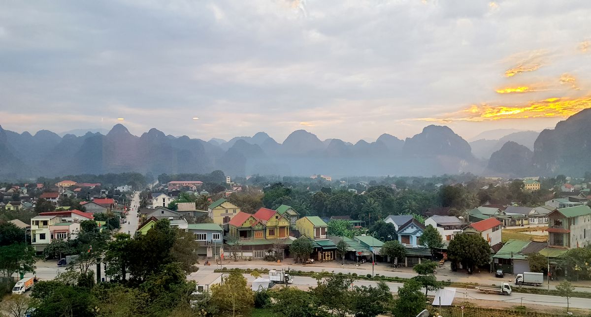 7--Mot-goc-trung-tam-thi-tran-huyen-Con-Cuong--Anh-Thanh-Duy.jpg