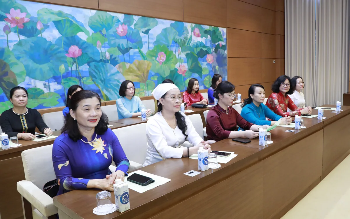 cac-nu-dai-bieu-du-cuoc-gap-mat--1665057610927.jpg