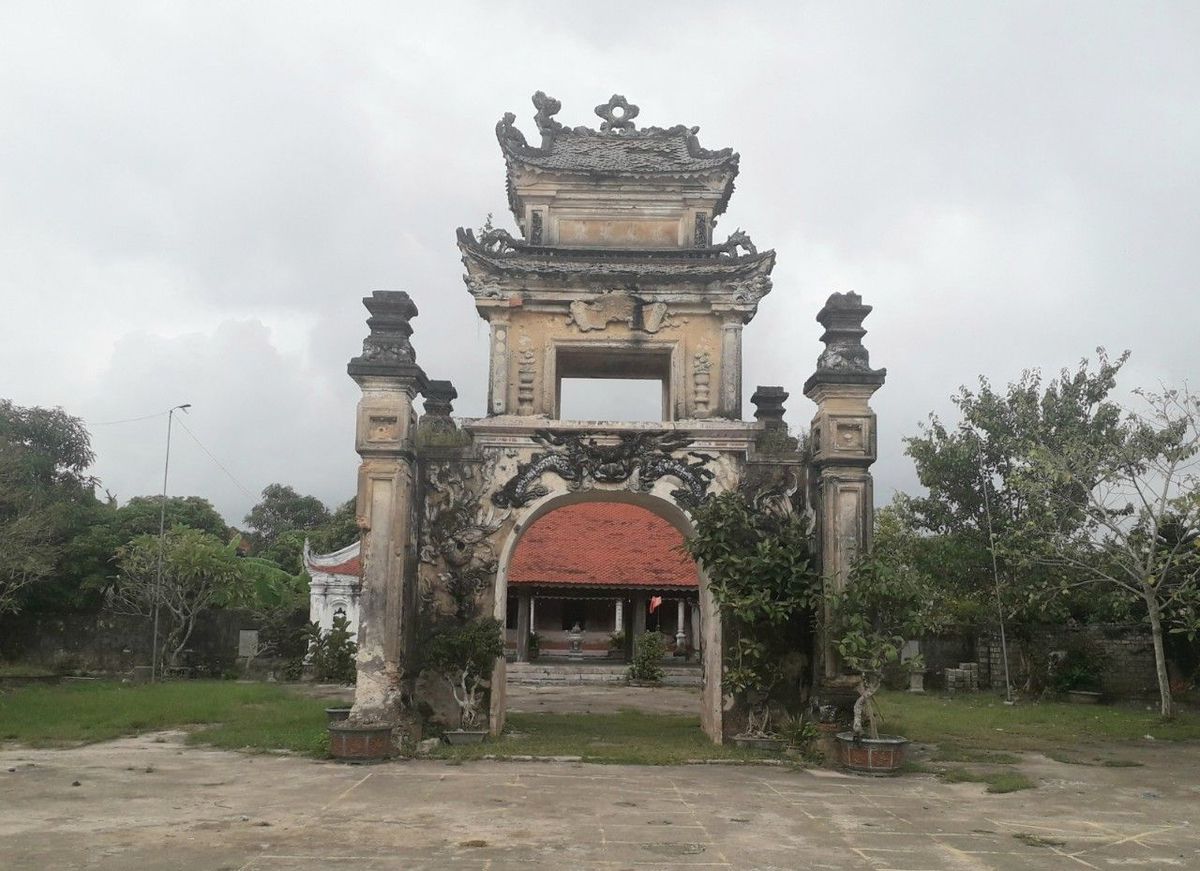 di-tich-den-voi-quynh-luu.jpg