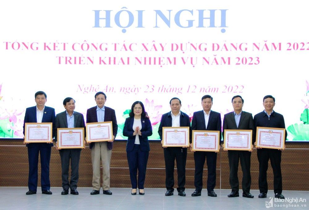 bna-bi-thu-dang-uy-xuat-sac-anh-my-nga-5710.jpg